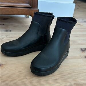 HUNTER Black Ankle Wedge Boot - Size 8